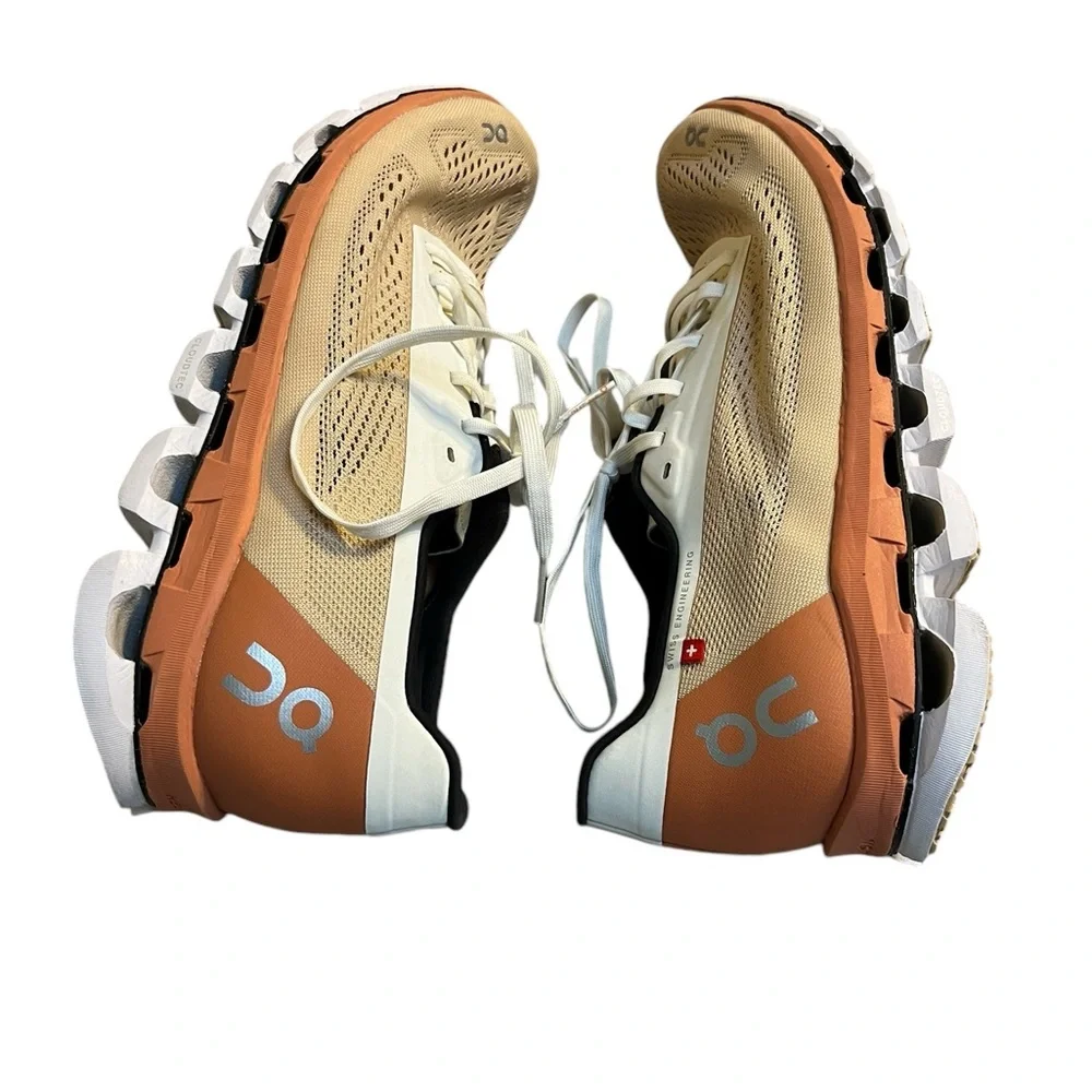 Onclouds woman’s Cloudbloom size 10